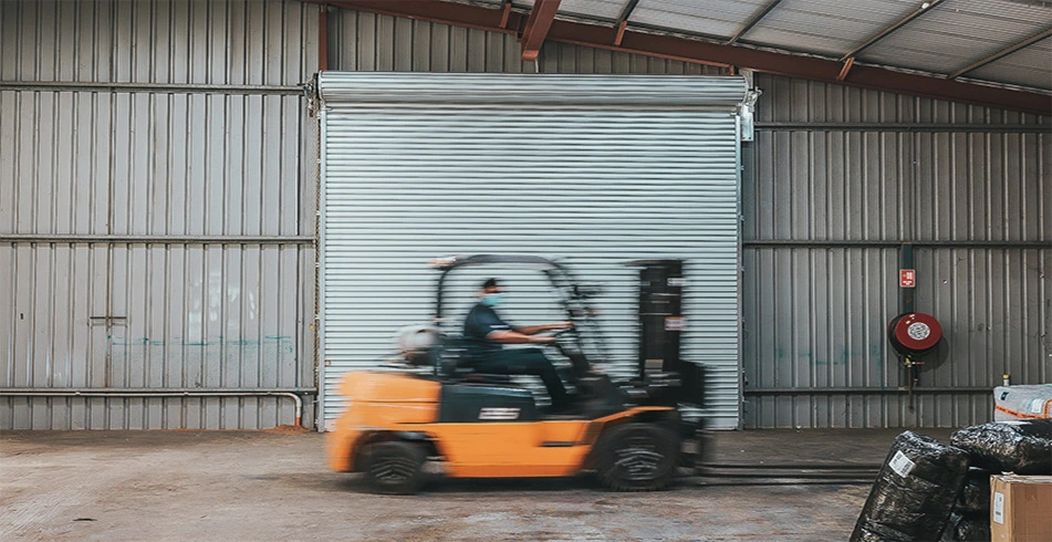 Safe as Can B&D Forklift in front of a Series 2 Commercial Roller Door Home